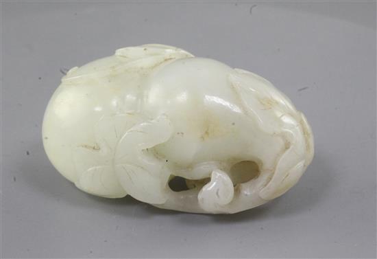 A Chinese white jade carving of gourds, 18th/19th century, 6.8cm